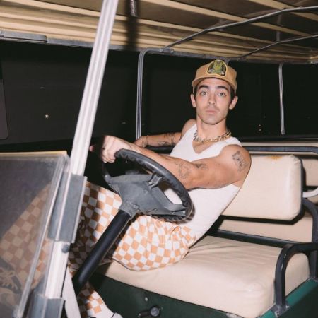 Joe Jonas was photographed as he drove a golf cart.